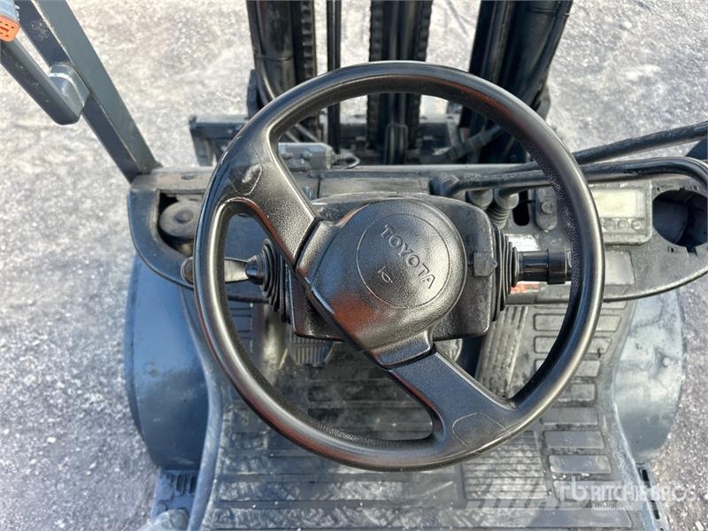 Toyota 8FGU30 Pneumatic Tire Forklift Інше