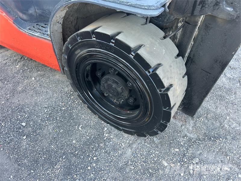 Toyota 8FGU30 Pneumatic Tire Forklift Інше