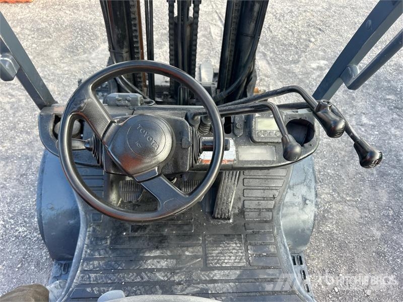 Toyota 8FGU30 Pneumatic Tire Forklift Інше
