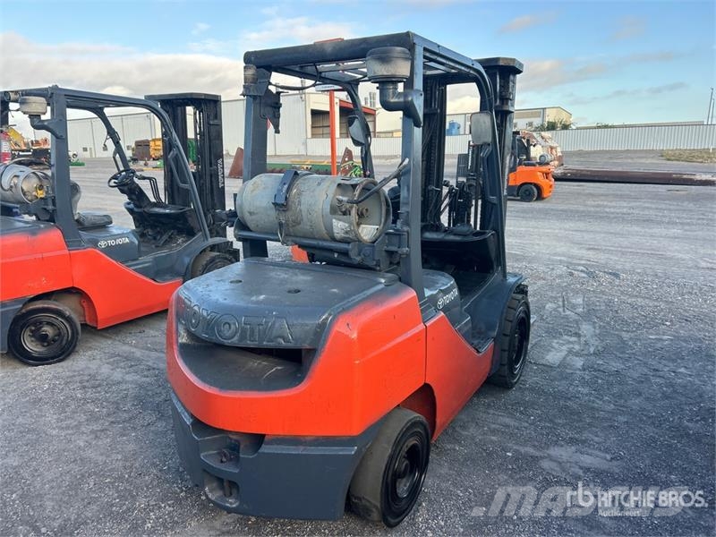 Toyota 8FGU30 Pneumatic Tire Forklift Інше
