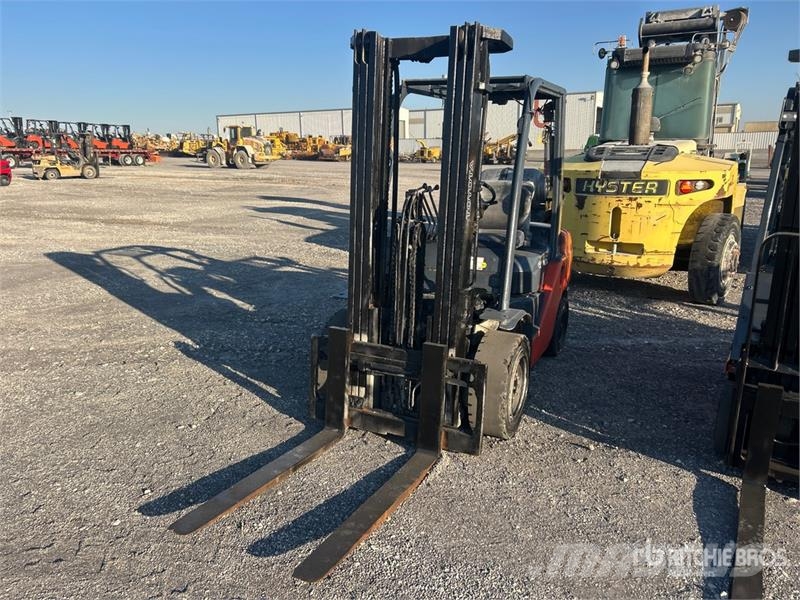 Toyota 8FGU32 6500 lb Pneumatic Tire Forklift شاحنات ذات رافعات شوكية - أخرى