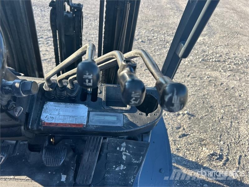 Toyota 8FGU32 6500 lb Pneumatic Tire Forklift شاحنات ذات رافعات شوكية - أخرى
