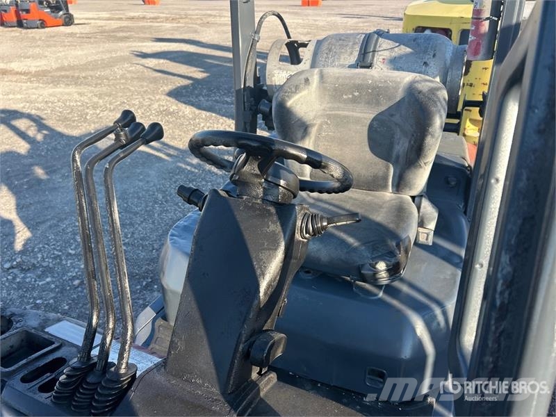 Toyota 8FGU32 6500 lb Pneumatic Tire Forklift شاحنات ذات رافعات شوكية - أخرى