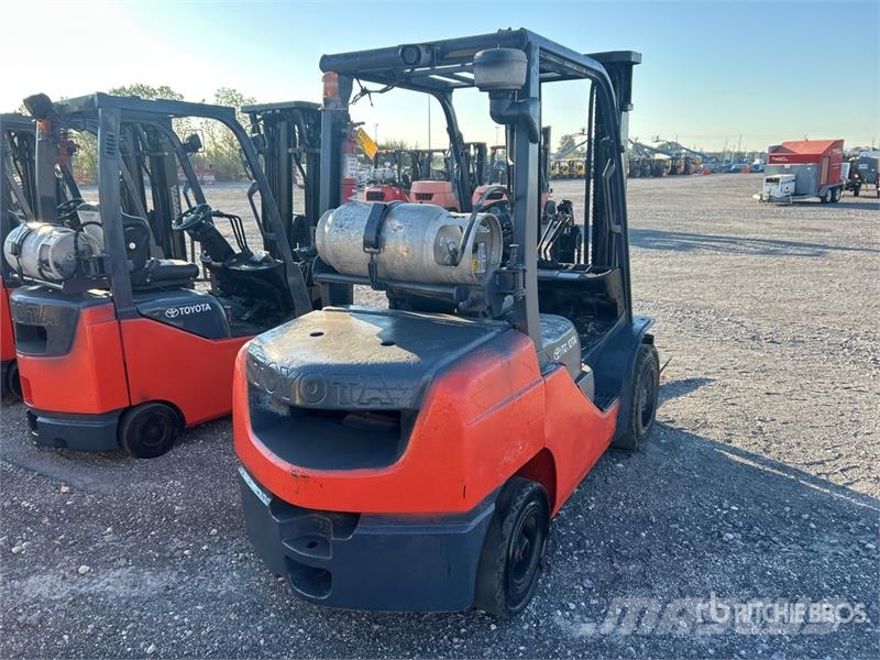 Toyota 8FGU32 6500 lb Pneumatic Tire Forklift شاحنات ذات رافعات شوكية - أخرى