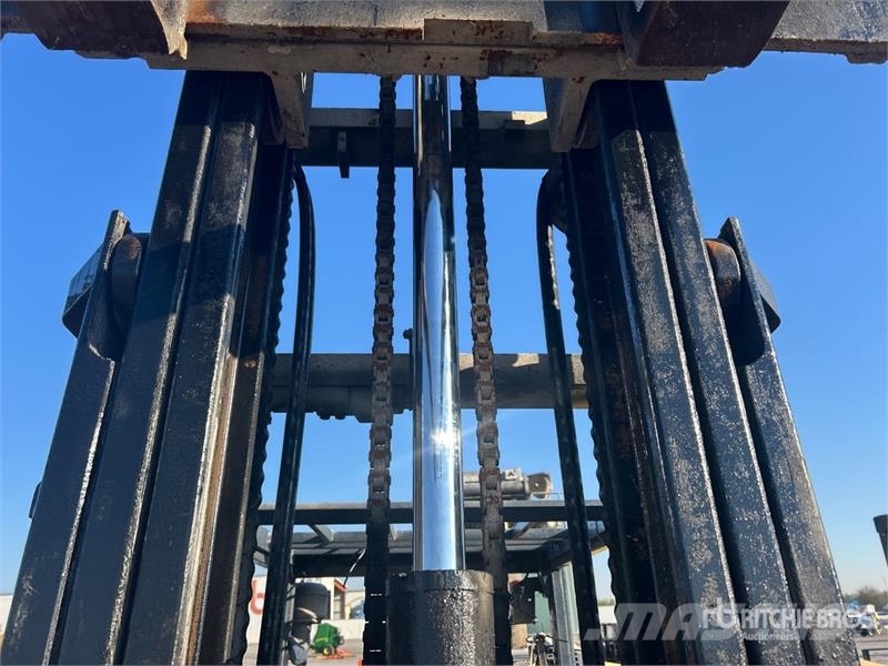 Toyota 8FGU32 6500 lb Pneumatic Tire Forklift شاحنات ذات رافعات شوكية - أخرى