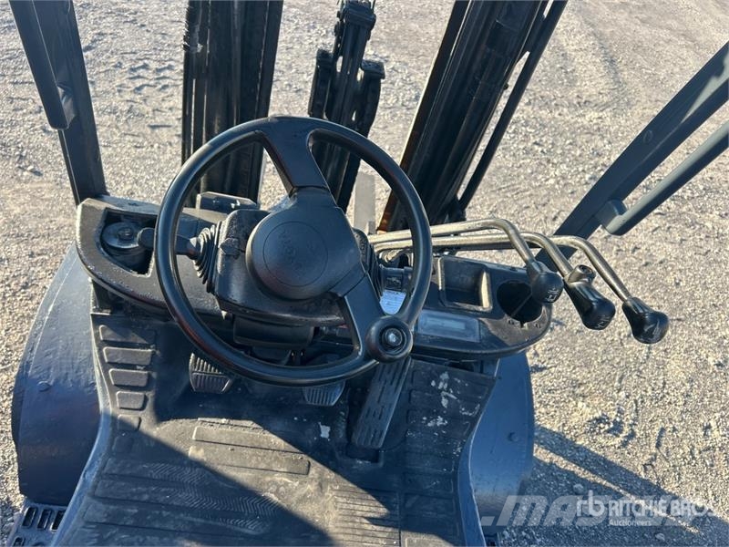Toyota 8FGU32 6500 lb Pneumatic Tire Forklift شاحنات ذات رافعات شوكية - أخرى