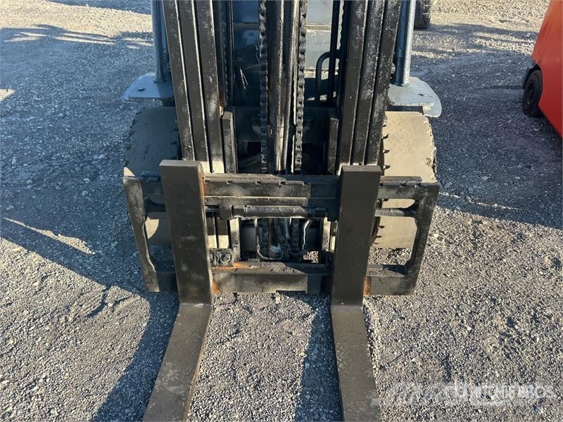 Toyota 8FGU32 6500 lb Pneumatic Tire Forklift شاحنات ذات رافعات شوكية - أخرى