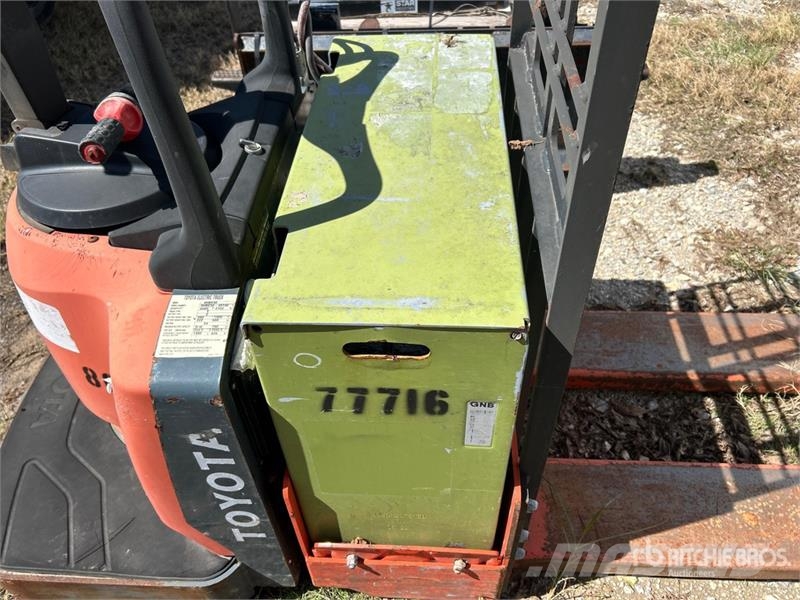 Toyota 8HBE30 Kézi raklapemelő