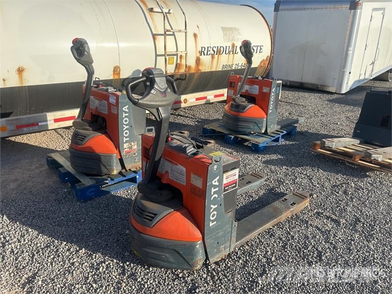 Toyota 8HBW23 Hand pallet truck