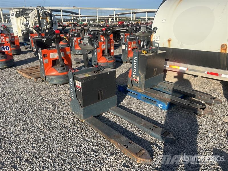 Toyota 8HBW23 Hand pallet truck