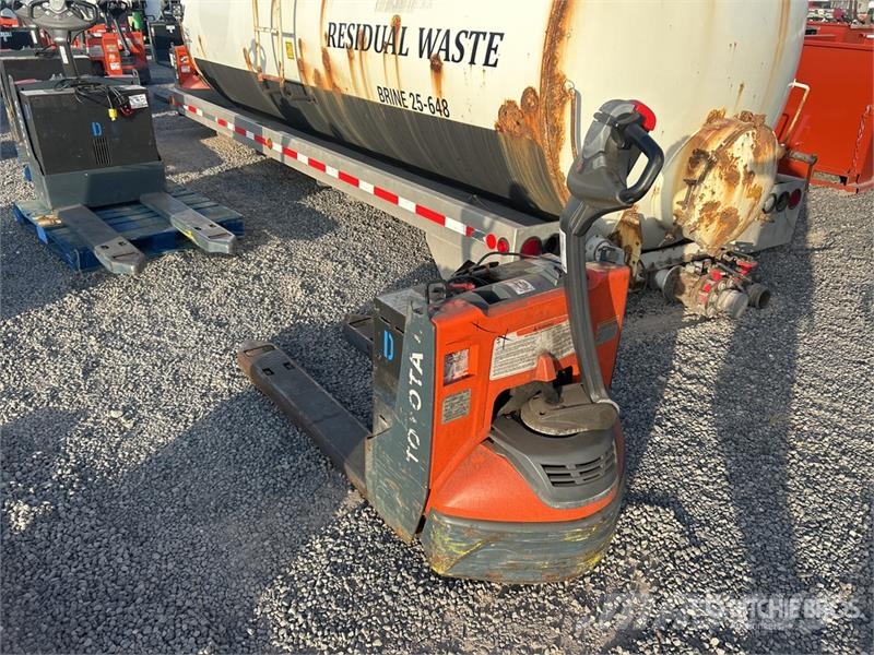 Toyota 8HBW23 Hand pallet truck