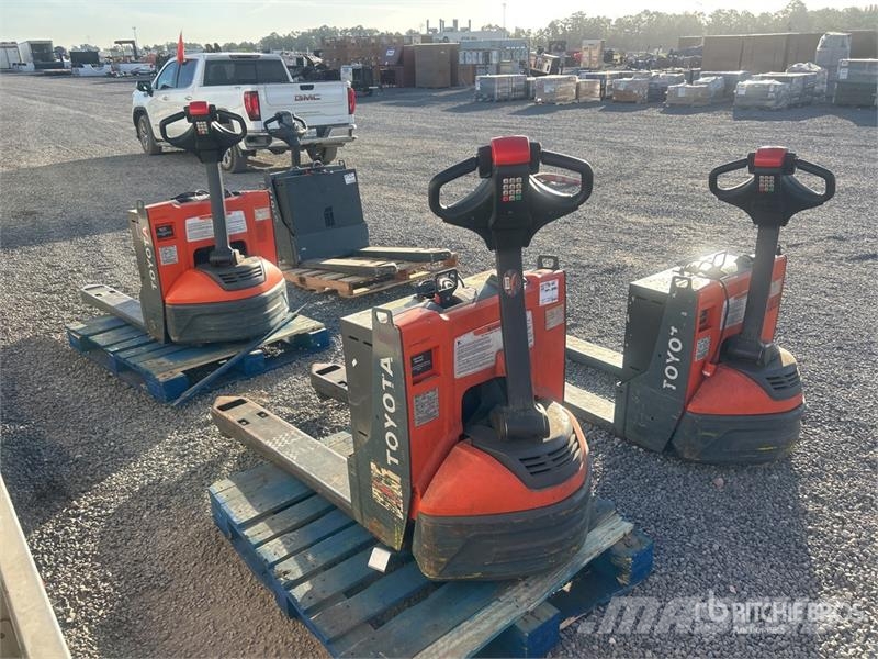 Toyota 8HBW23 Hand pallet truck