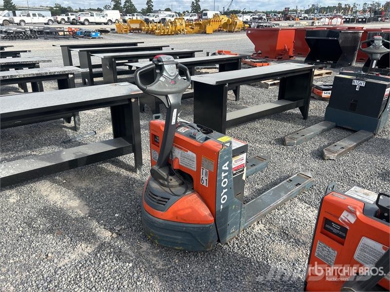 Toyota 8HBW23 Hand pallet truck