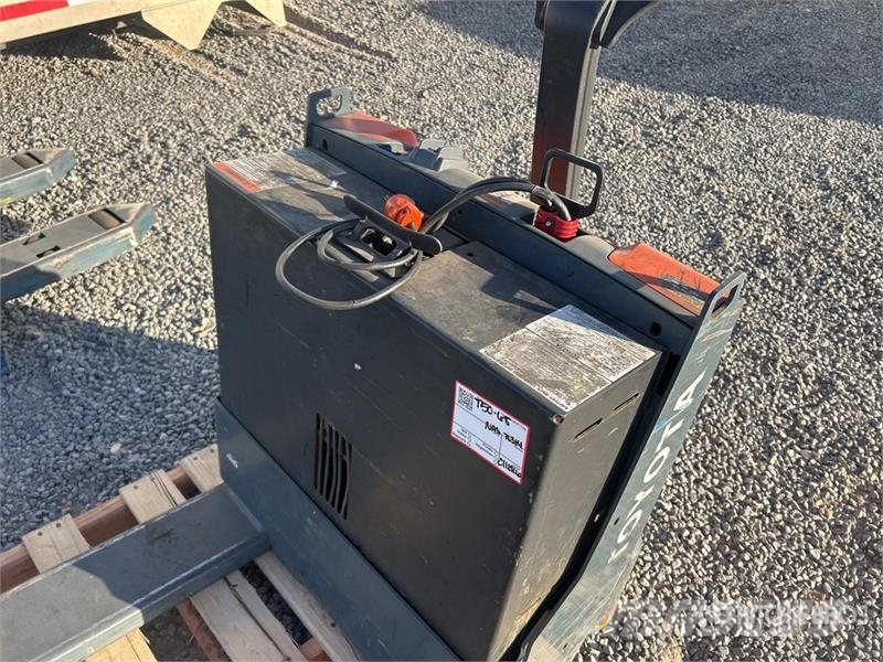 Toyota 8HBW23 Hand pallet truck