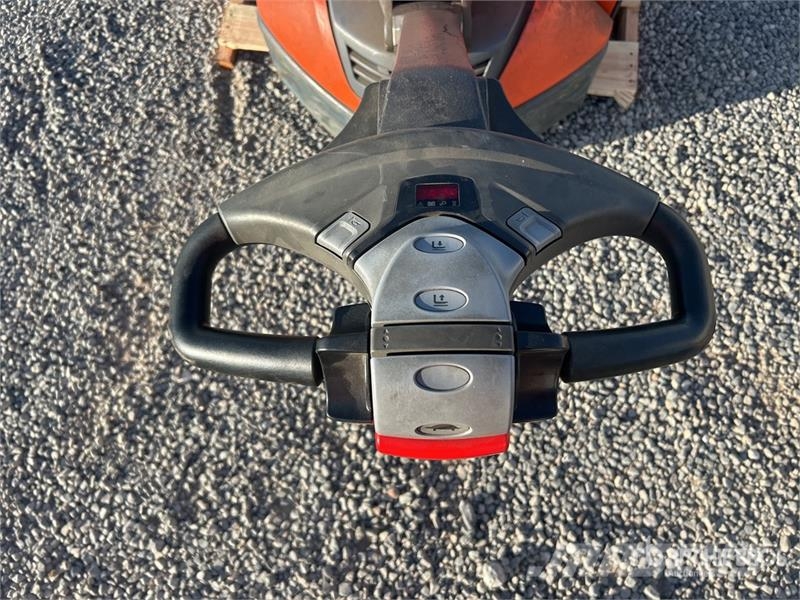 Toyota 8HBW23 Hand pallet truck