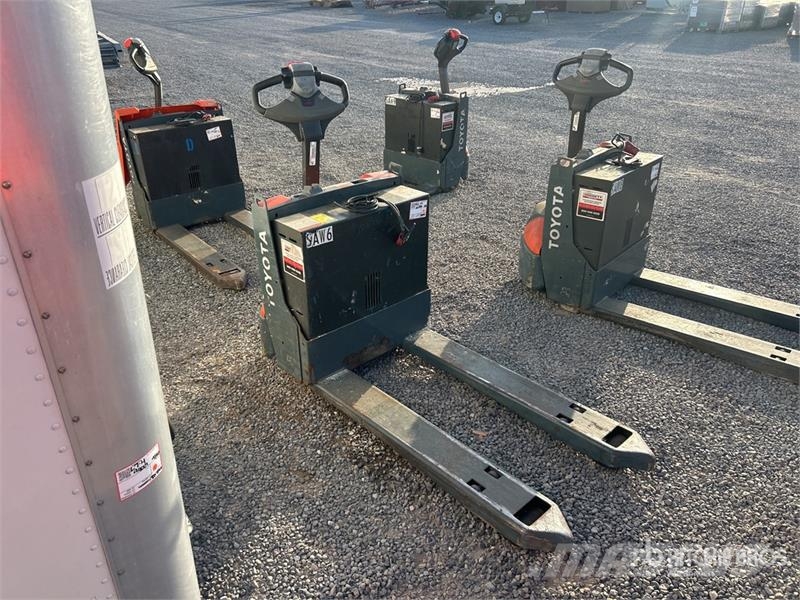 Toyota 8HBW23 Hand pallet truck
