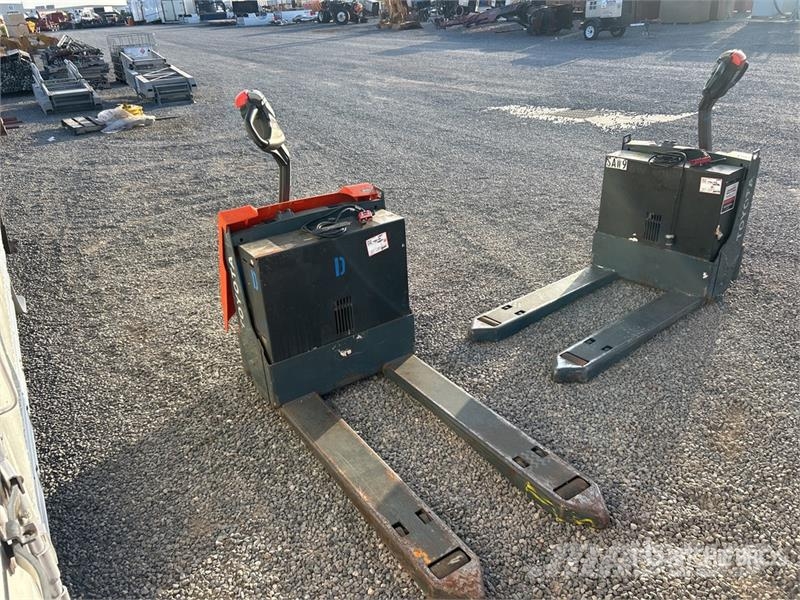 Toyota 8HBW23 Hand pallet truck