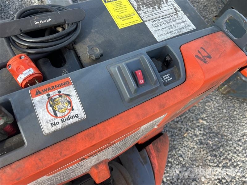Toyota 8HBW23 Hand pallet truck