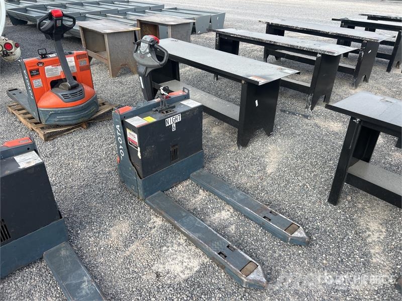 Toyota 8HBW23 Hand pallet truck