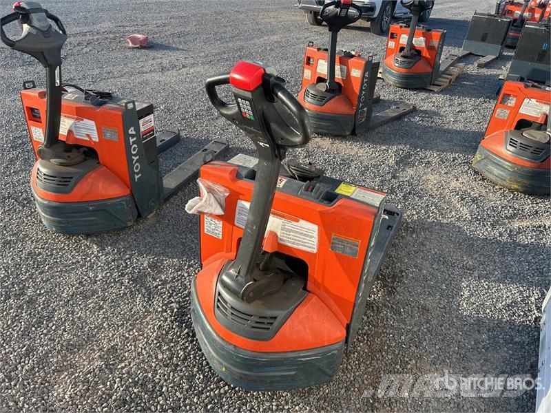 Toyota 8HBW23 Hand pallet truck