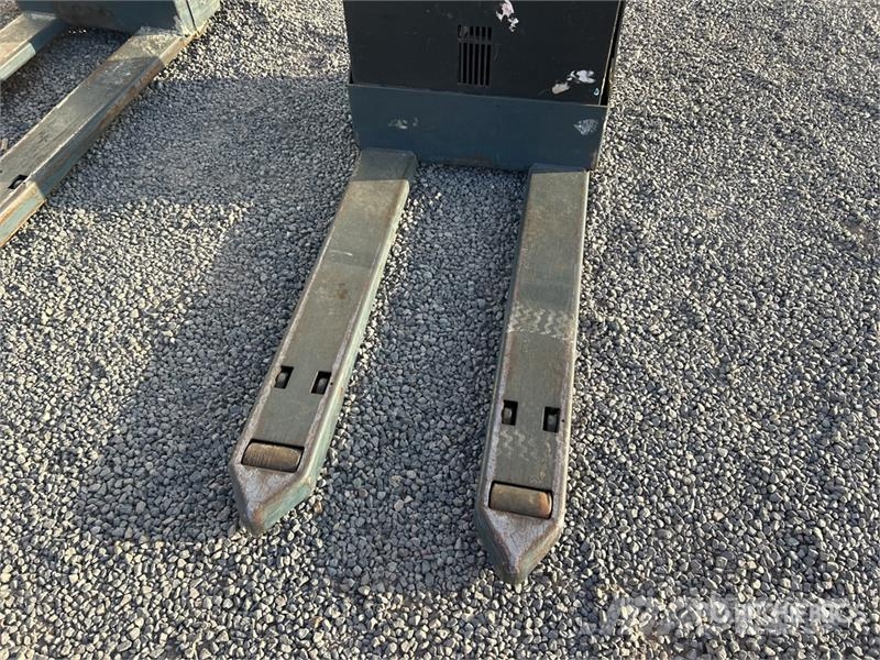 Toyota 8HBW23 Hand pallet truck