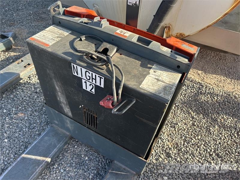 Toyota 8HBW23 Hand pallet truck