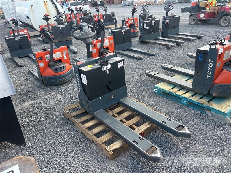 Toyota 8HBW23 Hand pallet truck