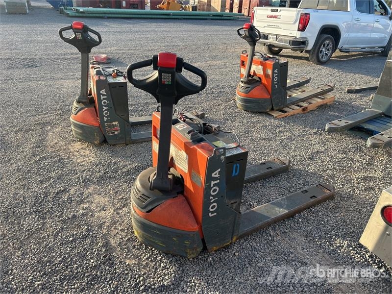 Toyota 8HBW23 Hand pallet truck
