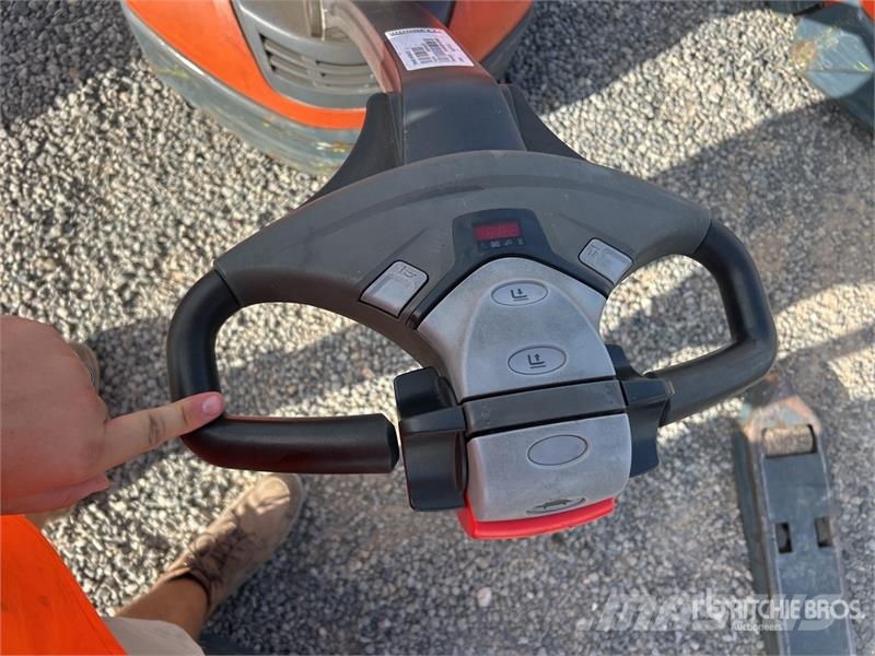 Toyota 8HBW23 Hand pallet truck