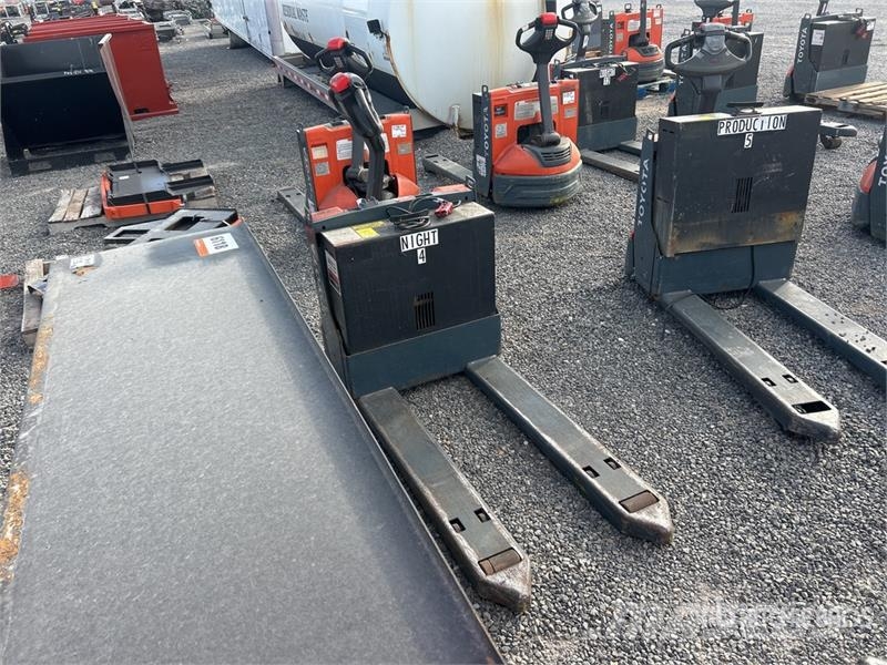 Toyota 8HBW23 Hand pallet truck