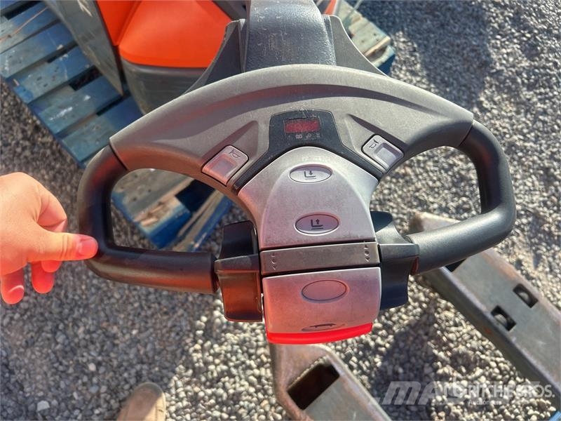 Toyota 8HBW23 Hand pallet truck
