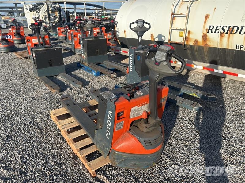 Toyota 8HBW23 Hand pallet truck
