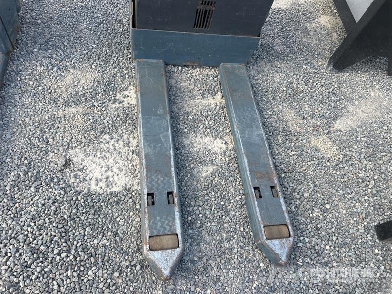 Toyota 8HBW23 Hand pallet truck