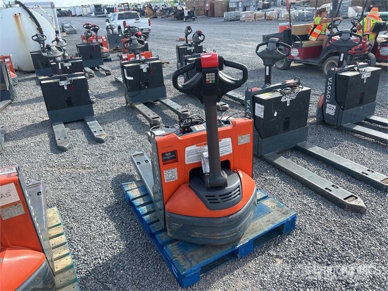 Toyota 8HBW23 Hand pallet truck