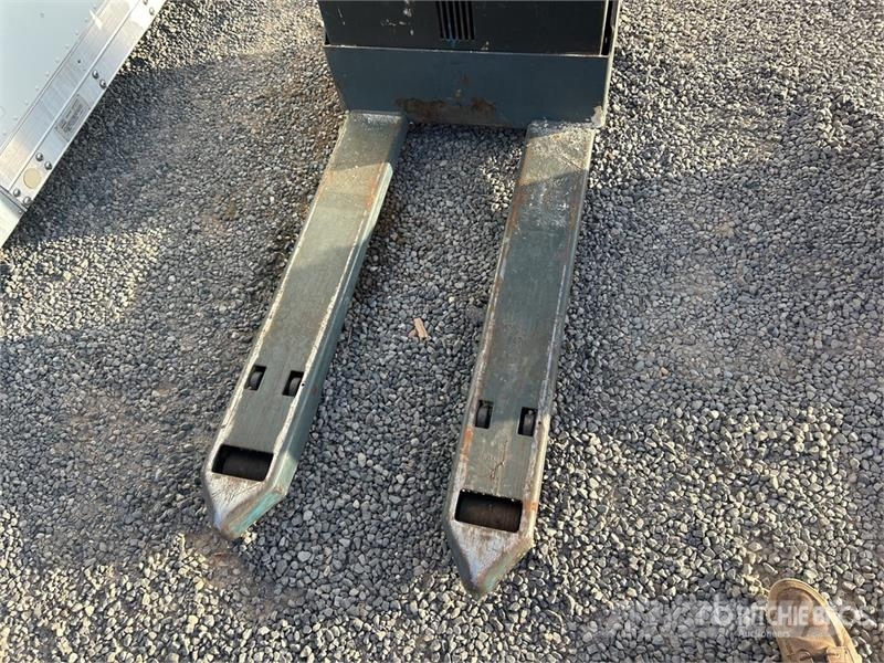 Toyota 8HBW23 Hand pallet truck