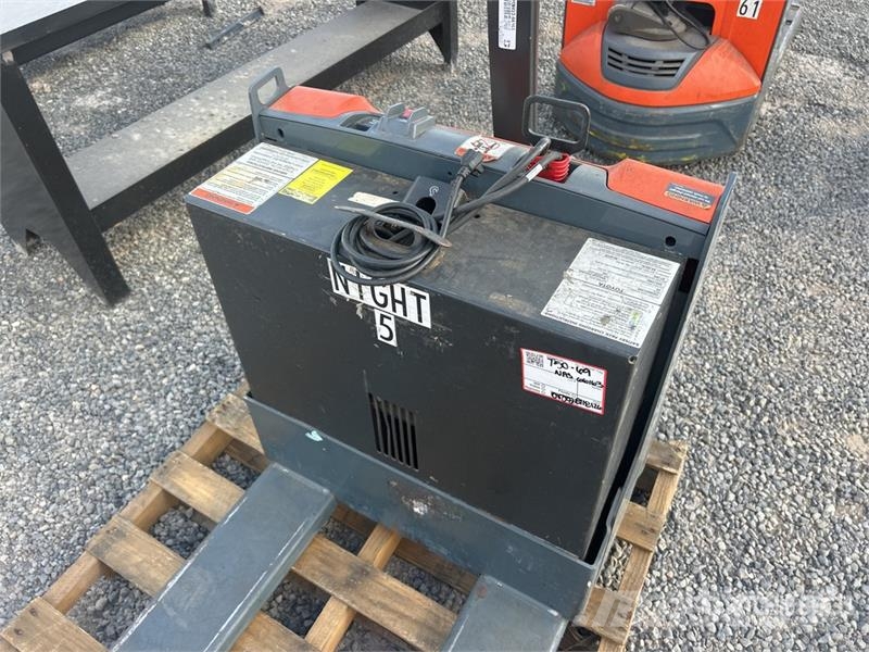 Toyota 8HBW23 Hand pallet truck
