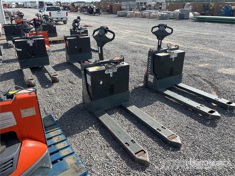 Toyota 8HBW23 Hand pallet truck