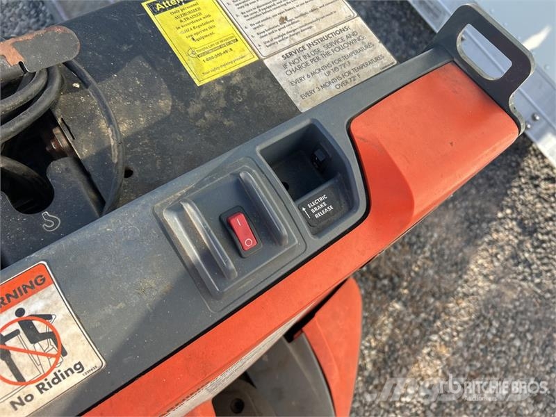 Toyota 8HBW23 Hand pallet truck
