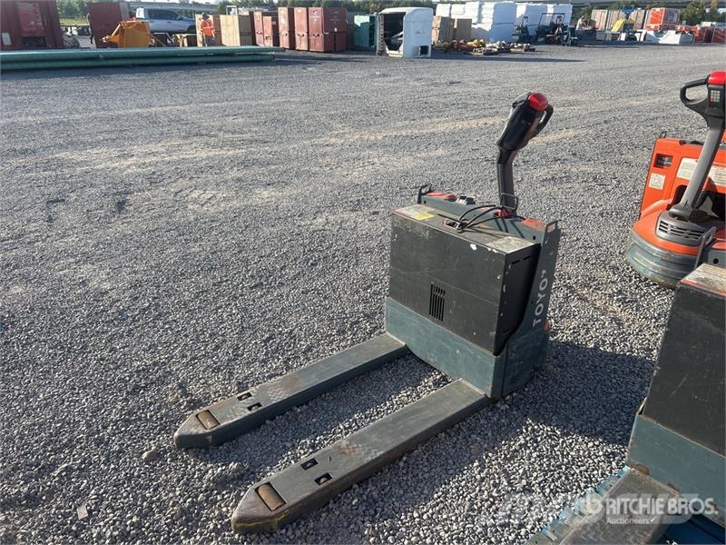 Toyota 8HBW23 Hand pallet truck