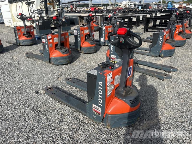 Toyota 8HBW23 Hand pallet truck