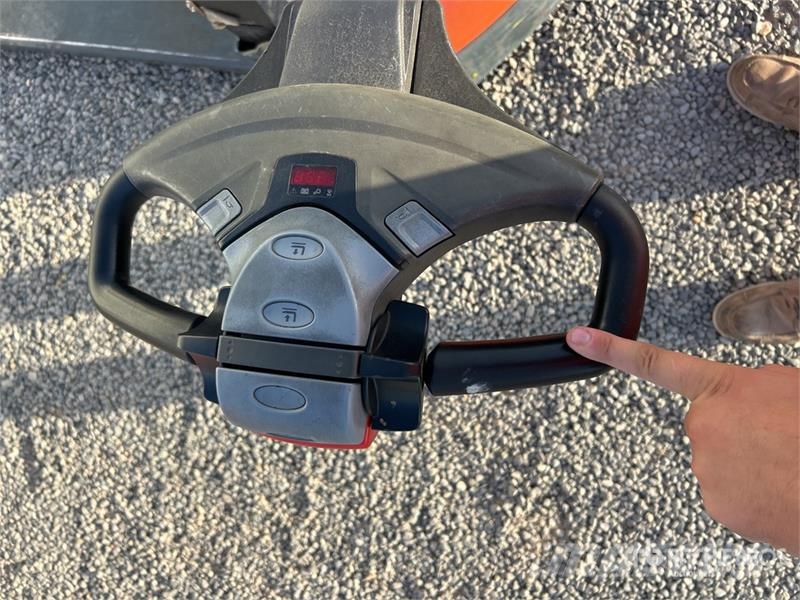 Toyota 8HBW23 Hand pallet truck
