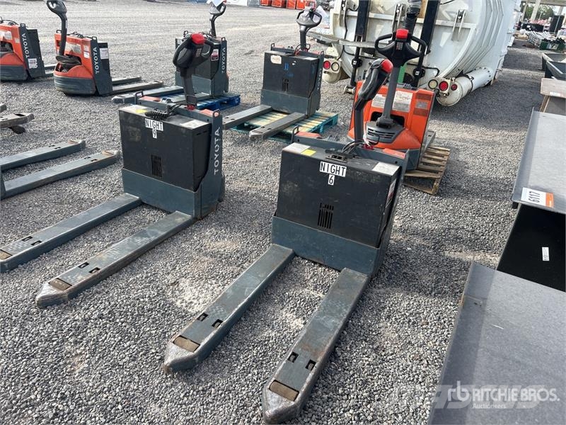 Toyota 8HBW23 Hand pallet truck