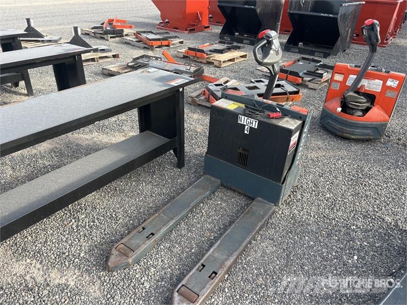 Toyota 8HBW23 Hand pallet truck