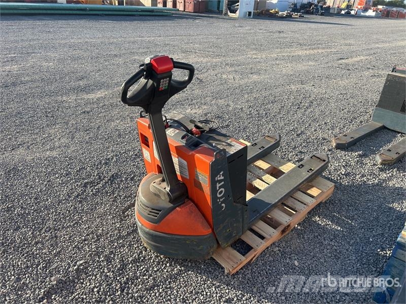 Toyota 8HBW23 Hand pallet truck
