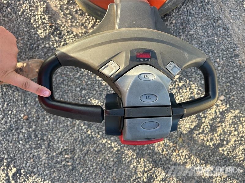 Toyota 8HBW23 Hand pallet truck
