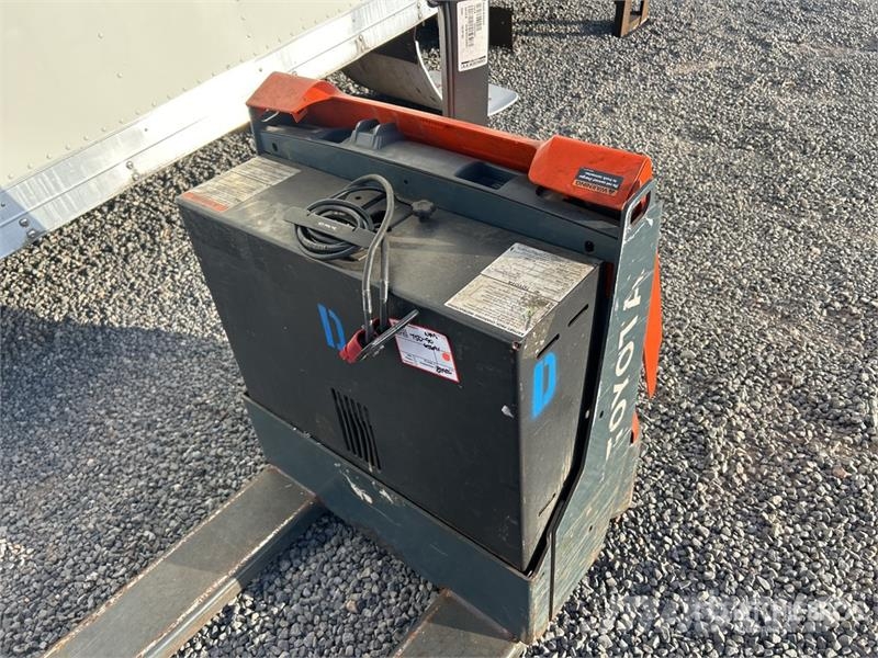 Toyota 8HBW23 Hand pallet truck