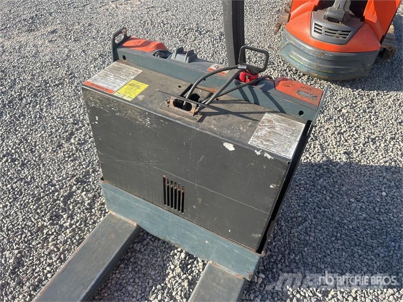 Toyota 8HBW23 Hand pallet truck