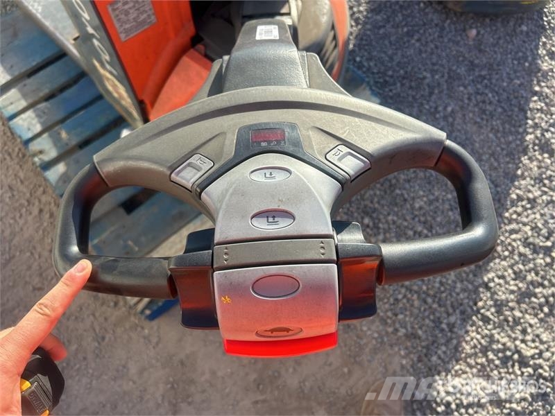 Toyota 8HBW23 Hand pallet truck