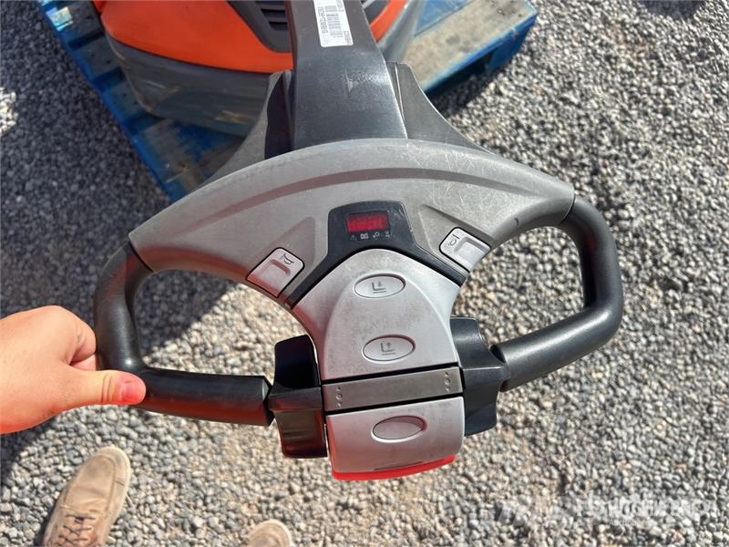 Toyota 8HBW23 Hand pallet truck