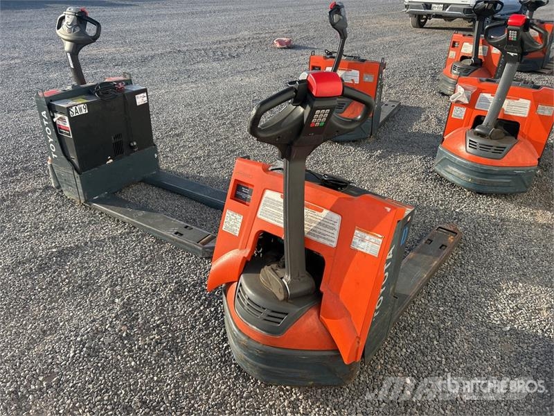 Toyota 8HBW23 Hand pallet truck